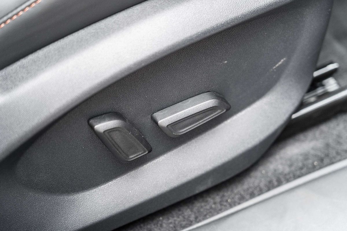 2025 MG HS Excite AS33