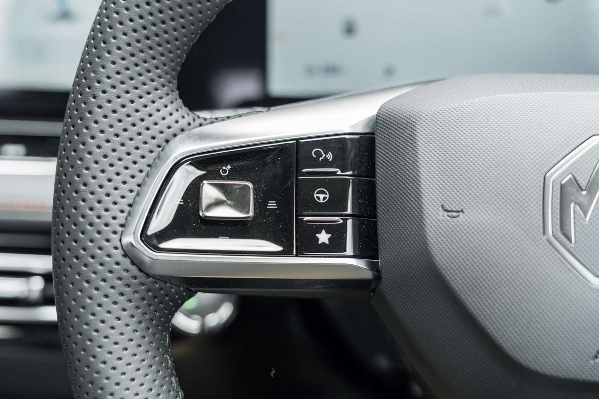 2025 MG HS Excite AS33