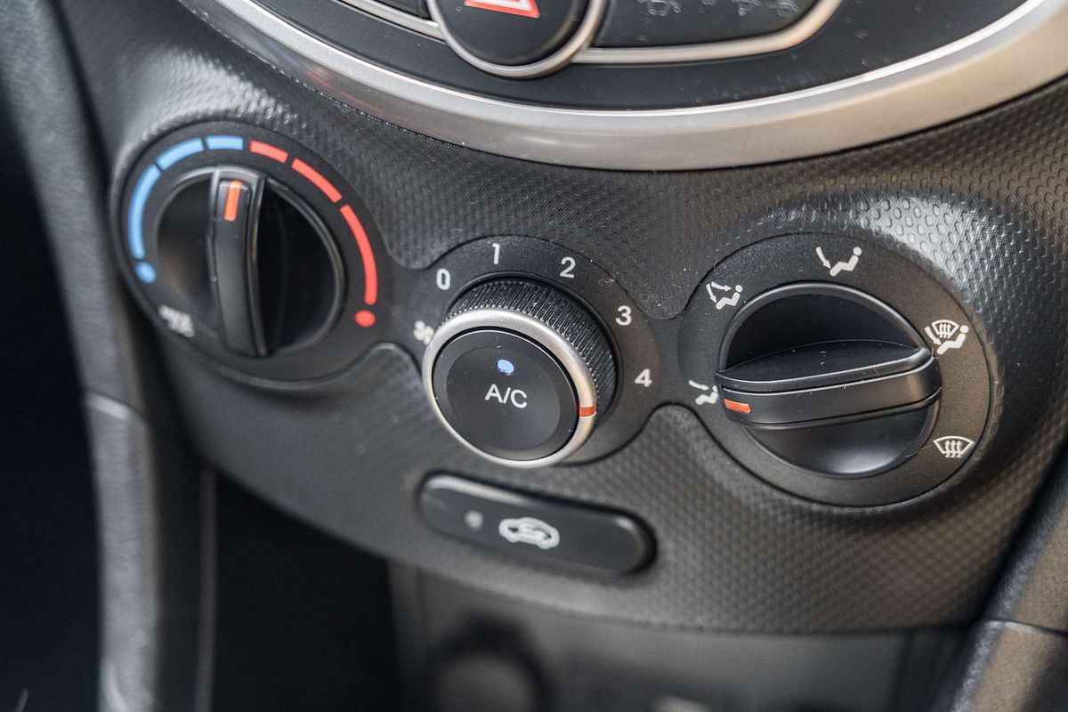 2016 Hyundai Accent Active RB4