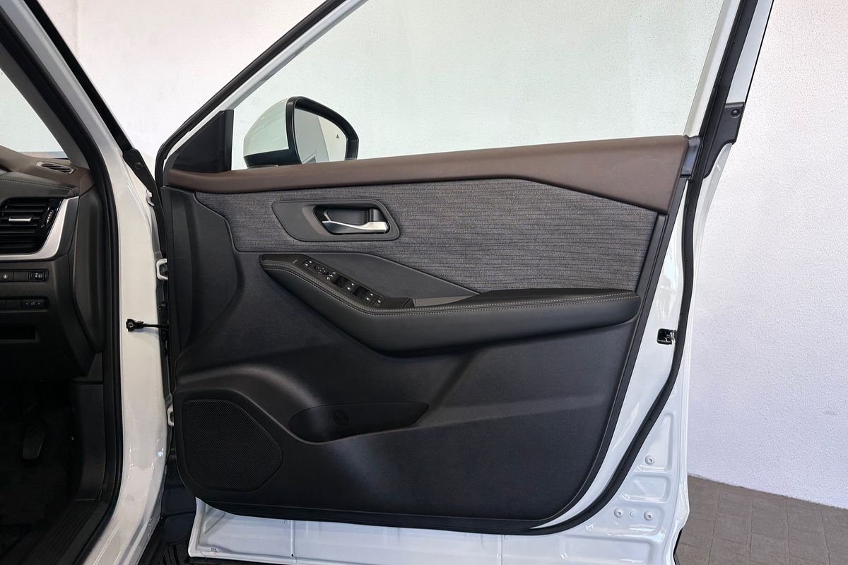 2025 Nissan X-TRAIL ST T33