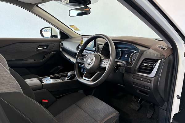 2025 Nissan X-TRAIL ST T33