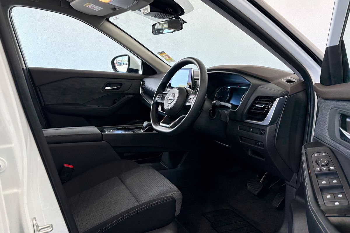 2025 Nissan X-TRAIL ST T33