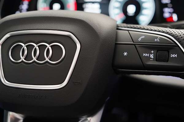 2021 Audi Q7 50 TDI S line 4M