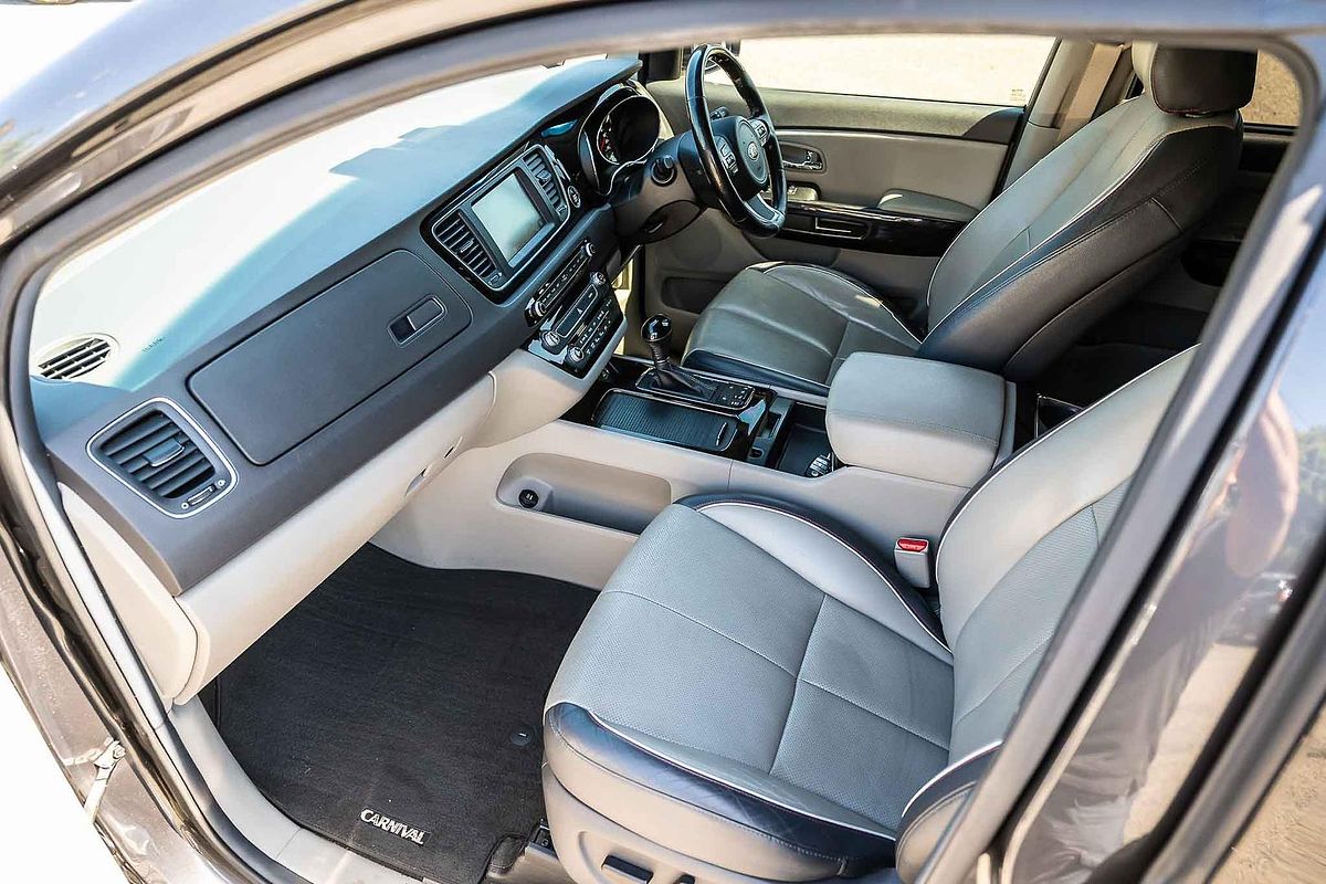 2016 Kia Carnival Platinum YP