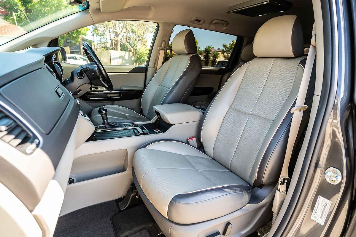 2016 Kia Carnival Platinum YP