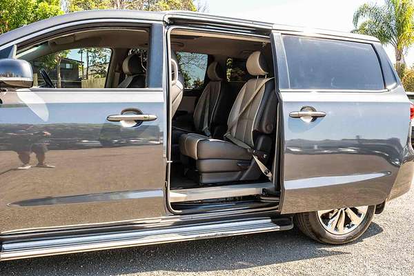 2016 Kia Carnival Platinum YP