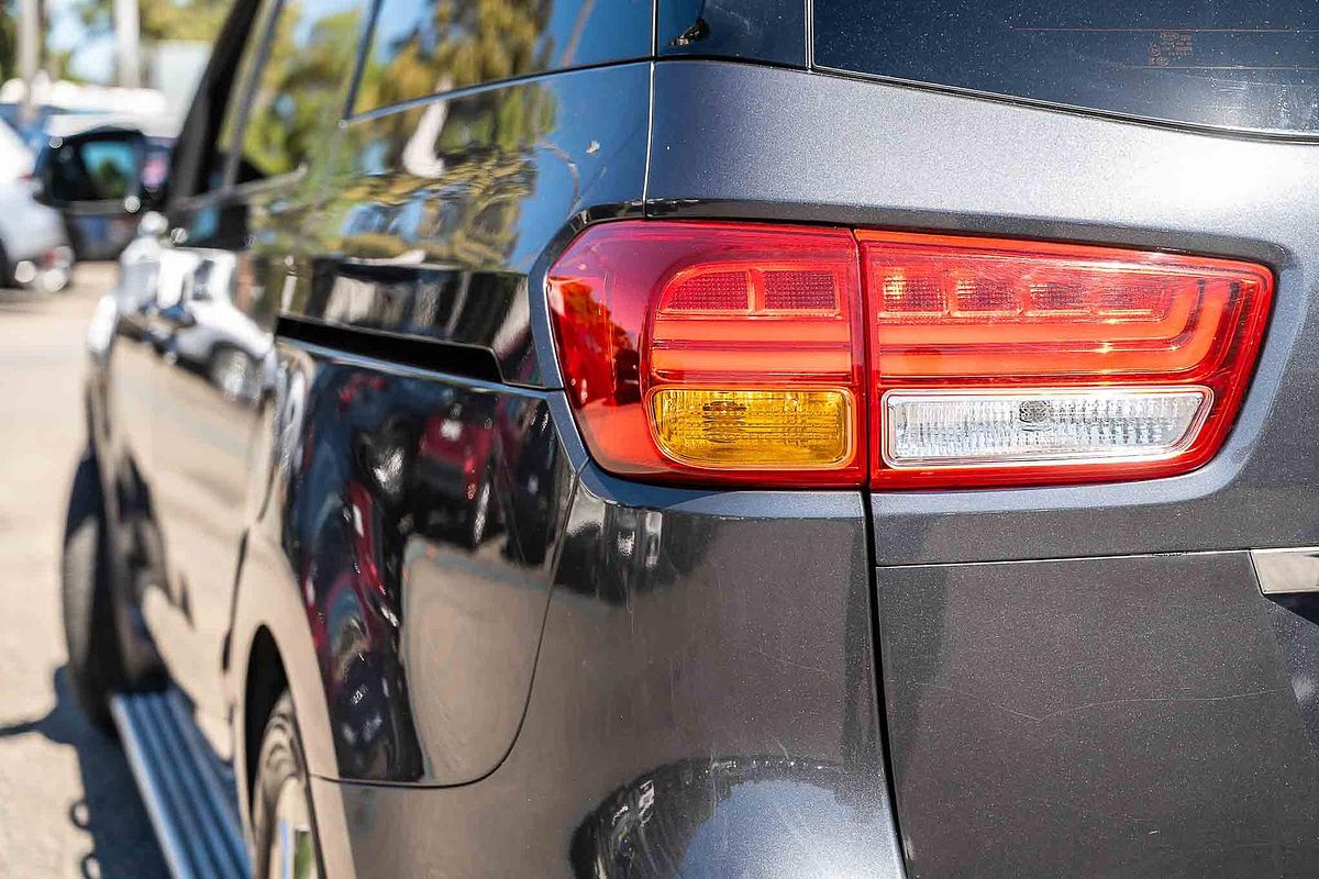 2016 Kia Carnival Platinum YP