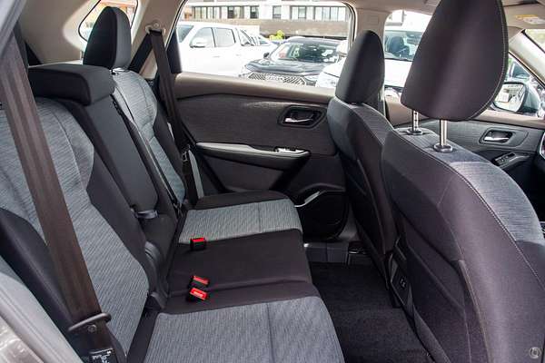 2025 Nissan X-TRAIL ST T33