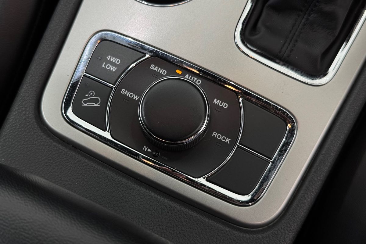 2019 Jeep Grand Cherokee Night Eagle WK