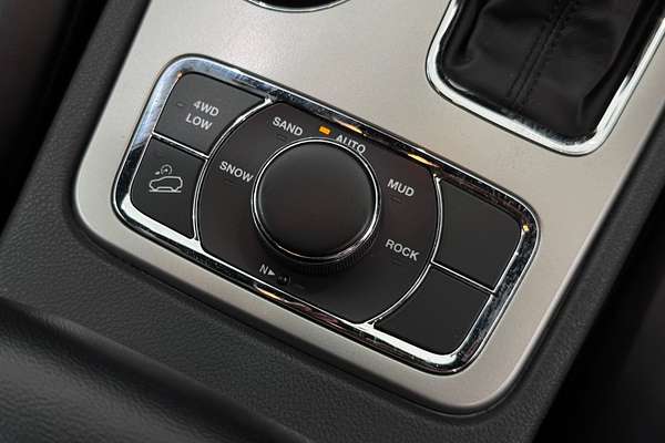 2019 Jeep Grand Cherokee Night Eagle WK