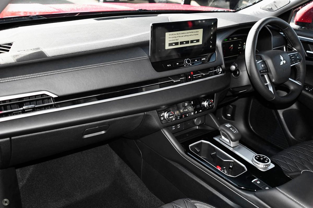 2025 Mitsubishi Outlander Exceed ZM