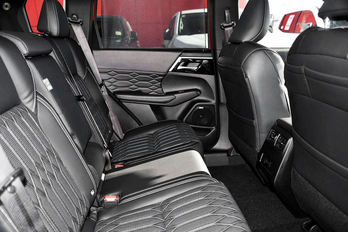 2025 Mitsubishi Outlander Exceed ZM