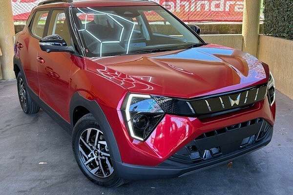 2025 Mahindra XUV 3XO AX5L