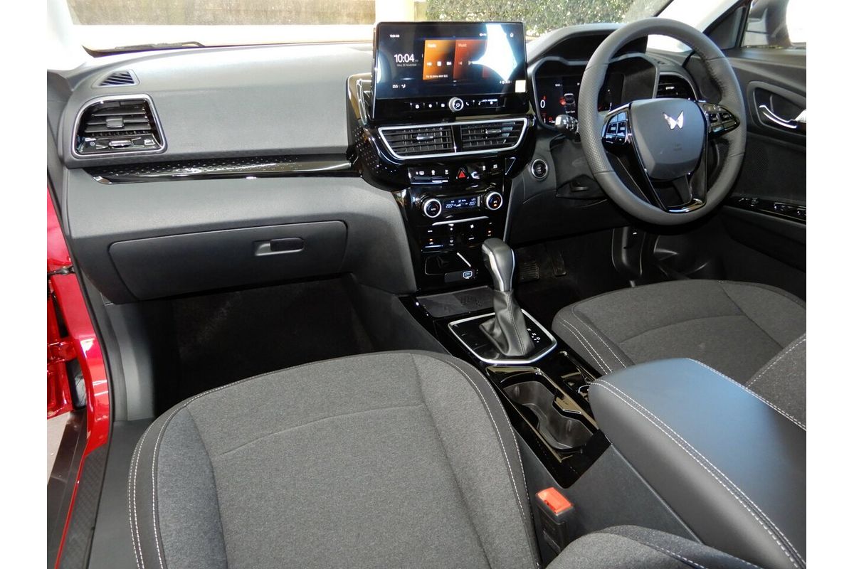 2025 Mahindra XUV 3XO AX5L