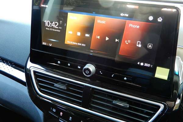 2025 Mahindra XUV 3XO AX5L