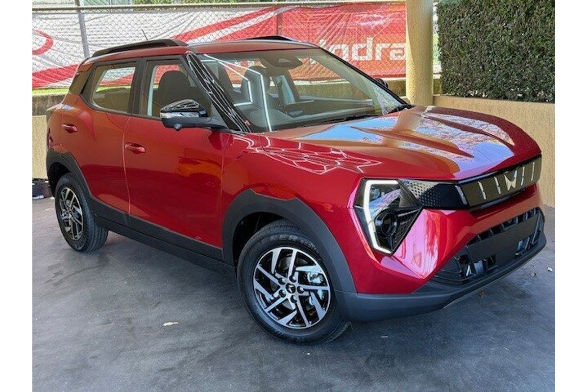 2025 Mahindra XUV 3XO AX5L