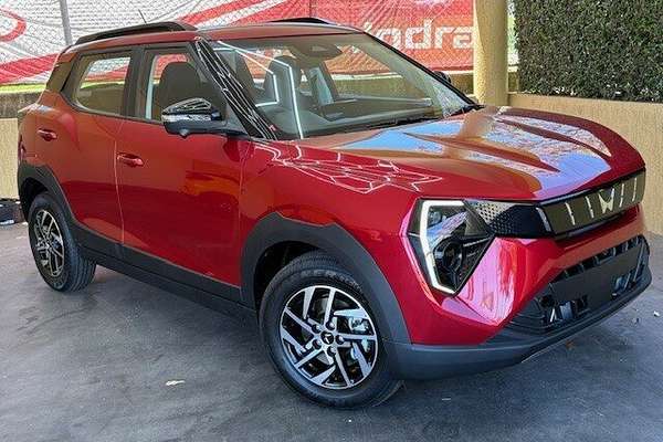 2025 Mahindra XUV 3XO AX5L