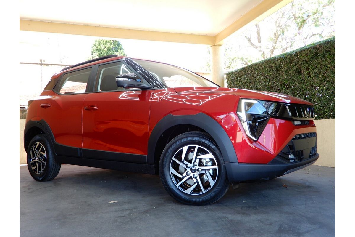 2025 Mahindra XUV 3XO AX5L