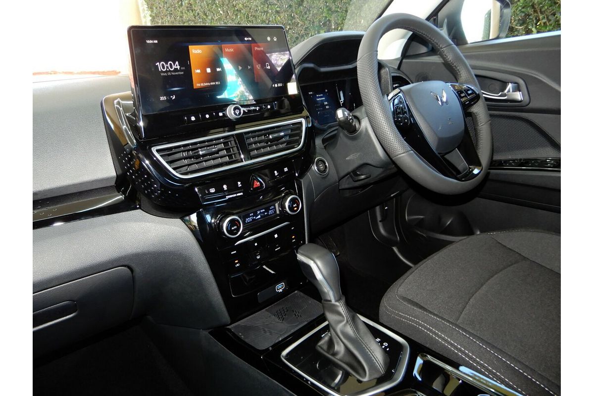 2025 Mahindra XUV 3XO AX5L