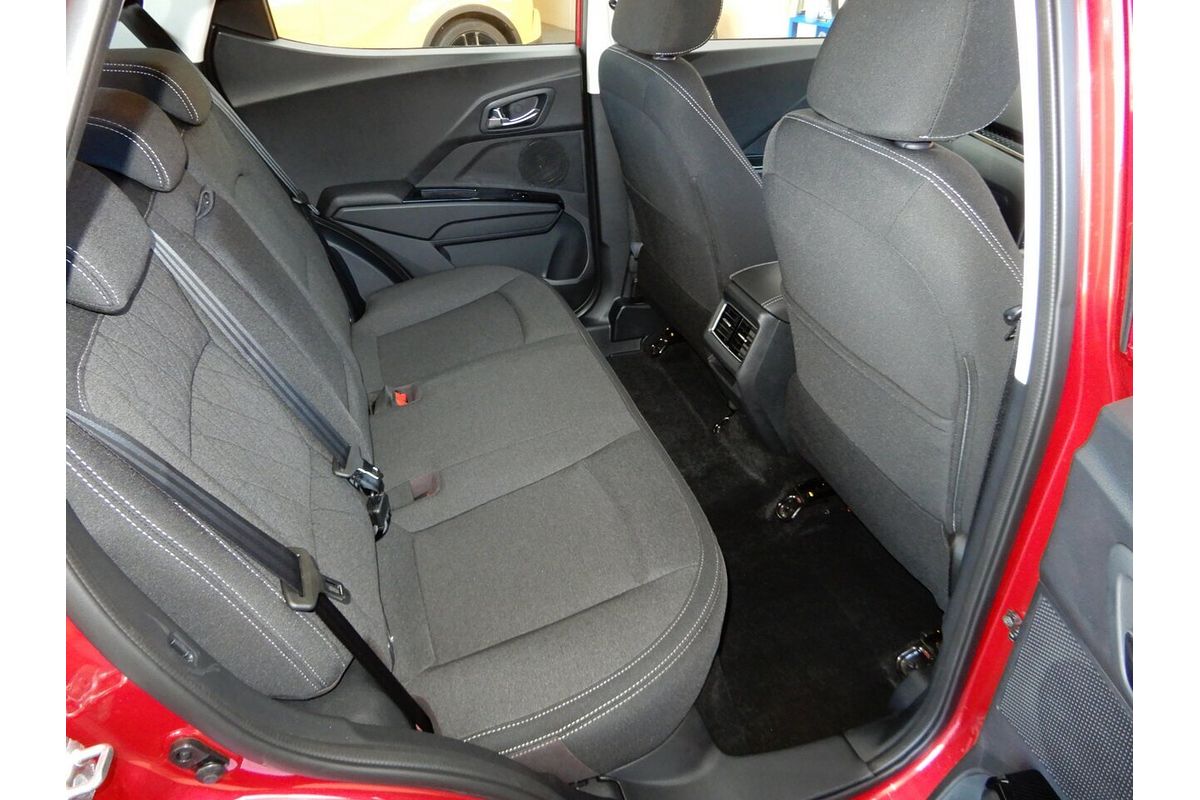 2025 Mahindra XUV 3XO AX5L