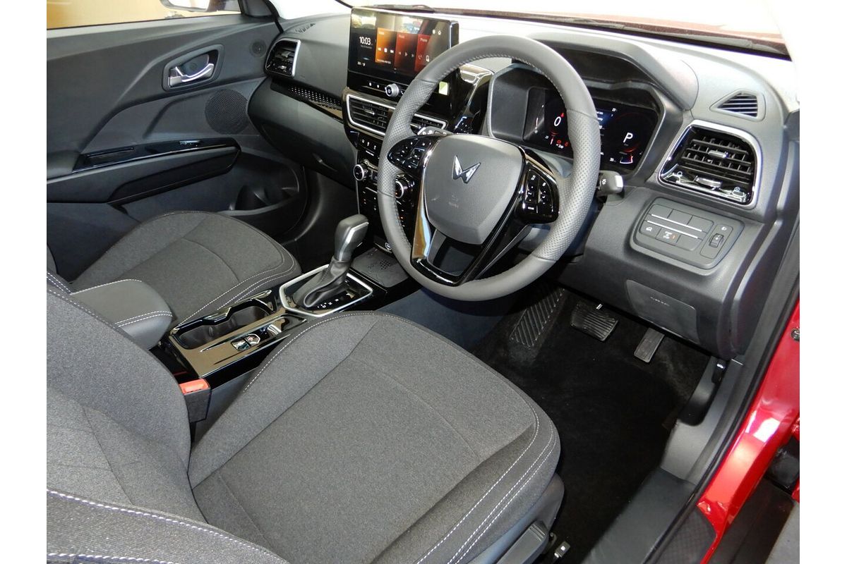 2025 Mahindra XUV 3XO AX5L