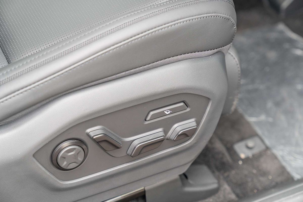 2025 Hyundai Santa Fe Hybrid Calligraphy MX5.V2