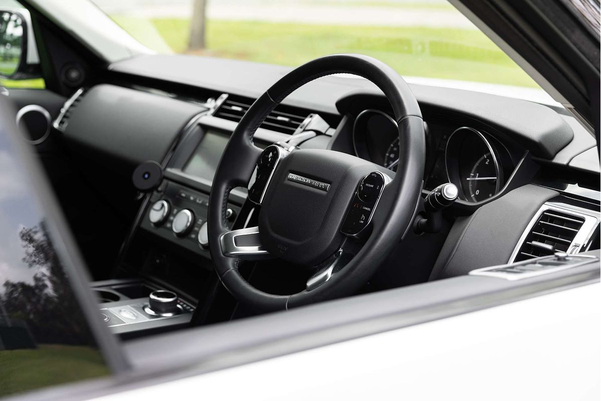 2019 Land Rover Discovery SD4 SE Series 5