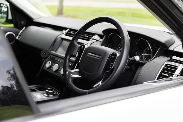 2019 Land Rover Discovery SD4 SE Series 5