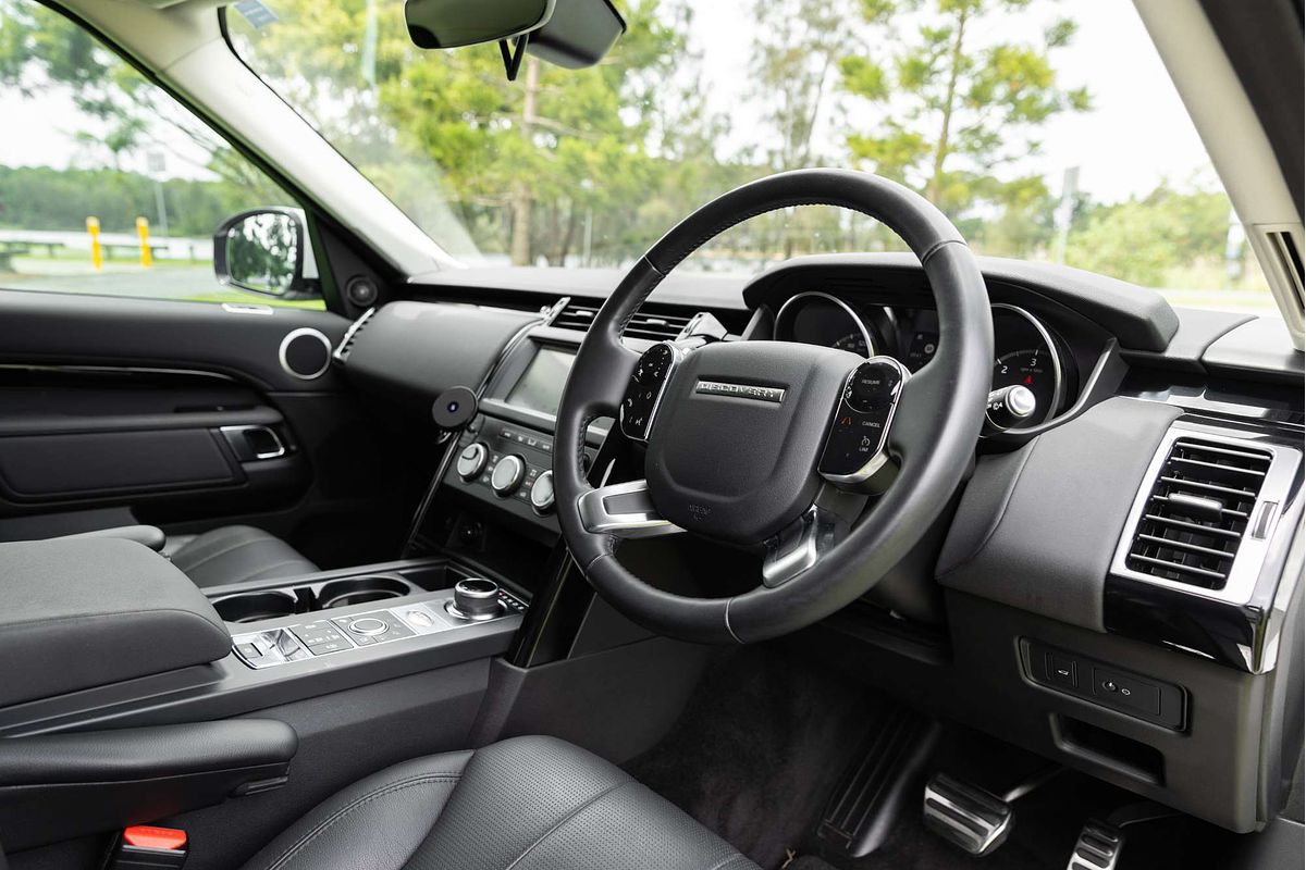 2019 Land Rover Discovery SD4 SE Series 5