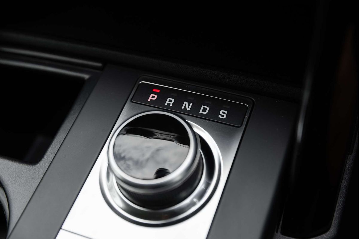 2019 Land Rover Discovery SD4 SE Series 5