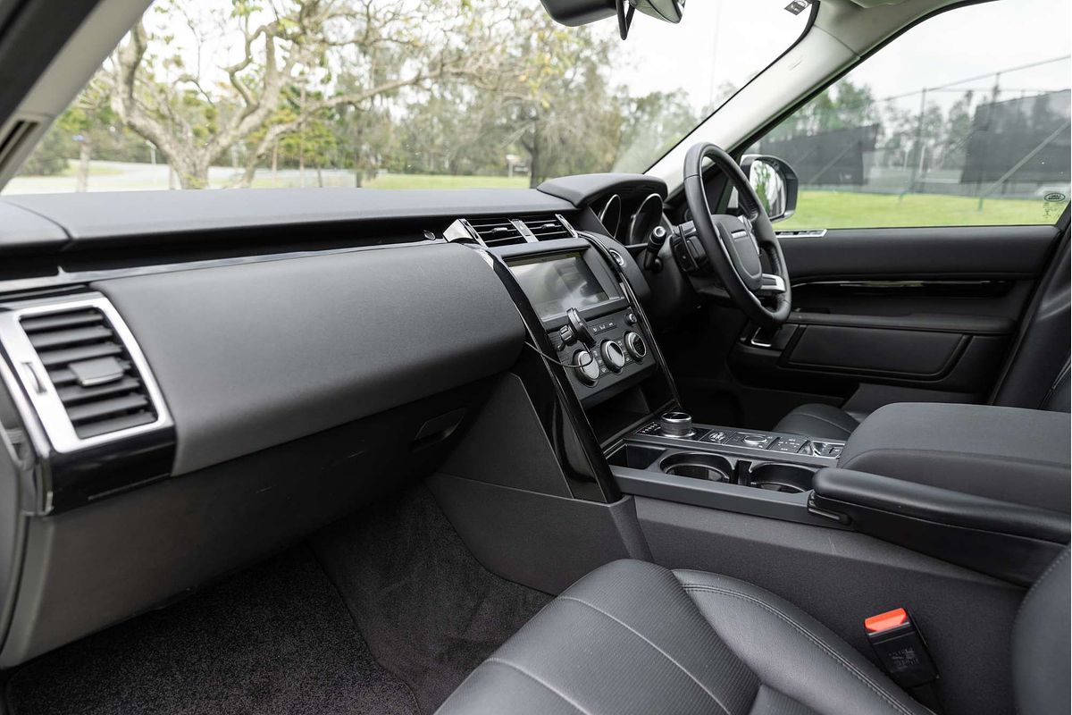 2019 Land Rover Discovery SD4 SE Series 5