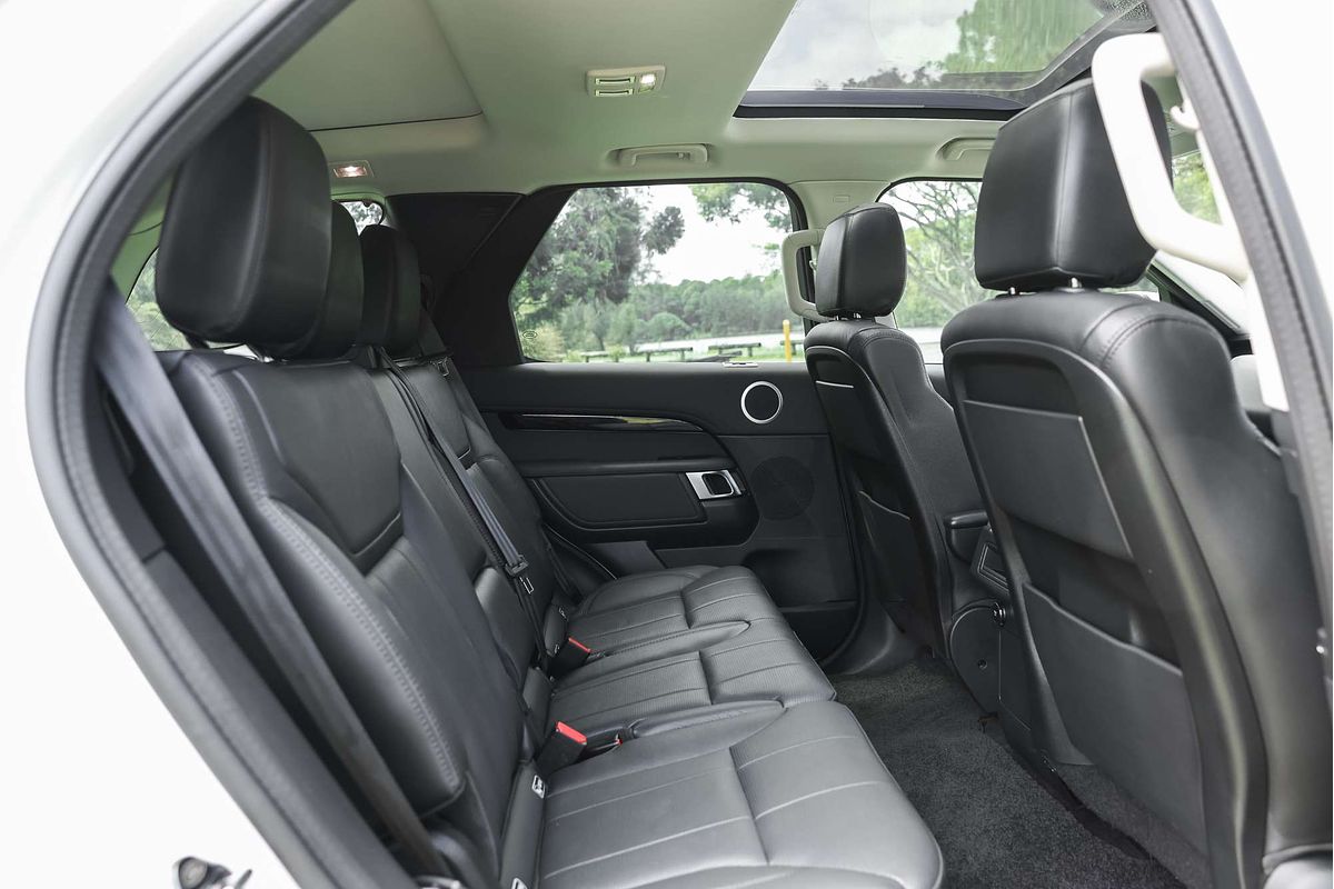 2019 Land Rover Discovery SD4 SE Series 5