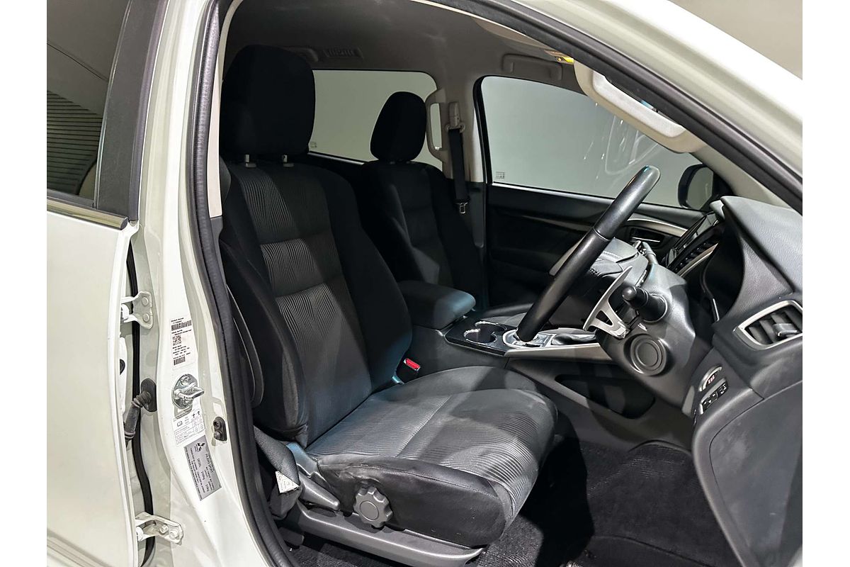 2017 Mitsubishi Pajero Sport GLX QE