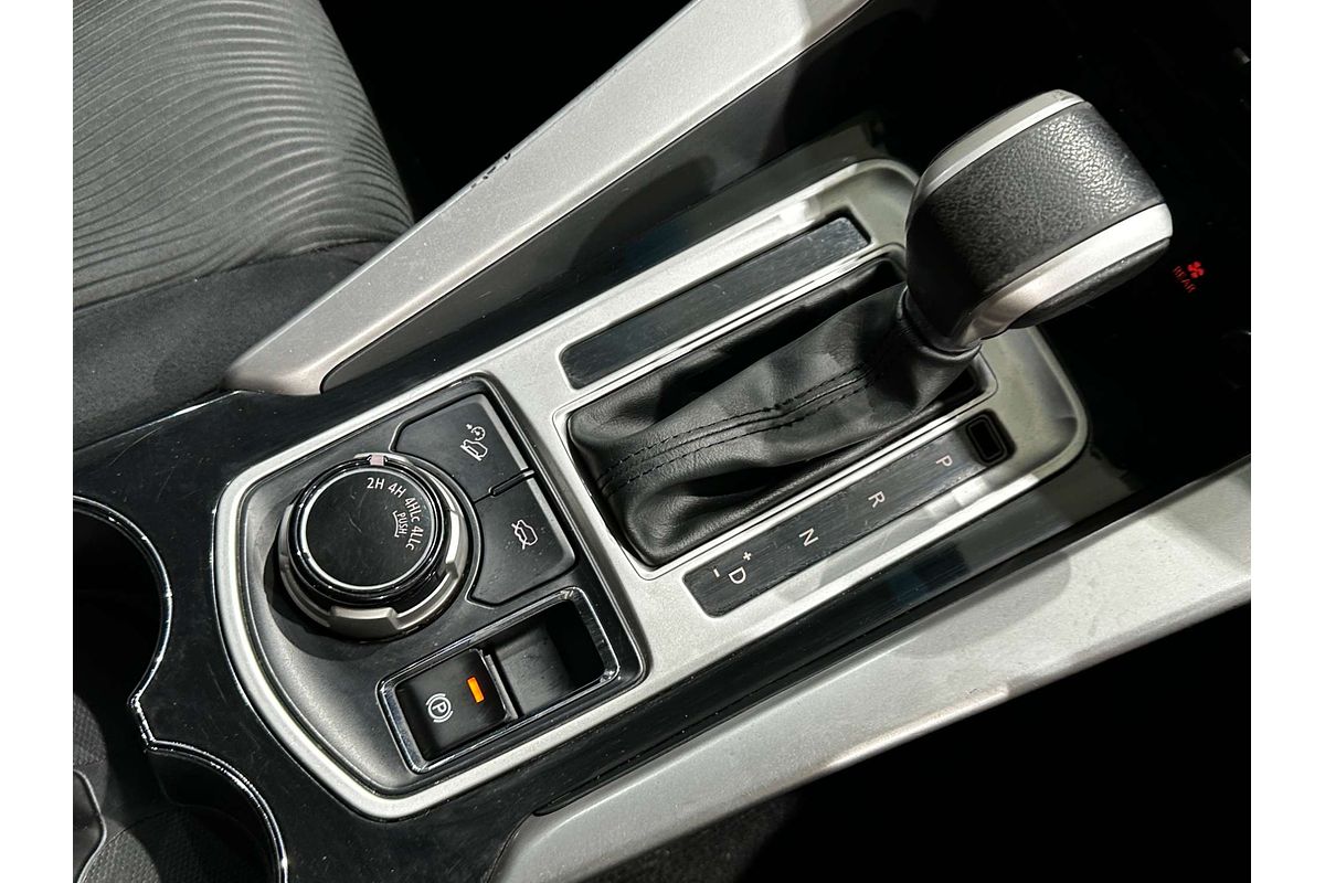 2017 Mitsubishi Pajero Sport GLX QE