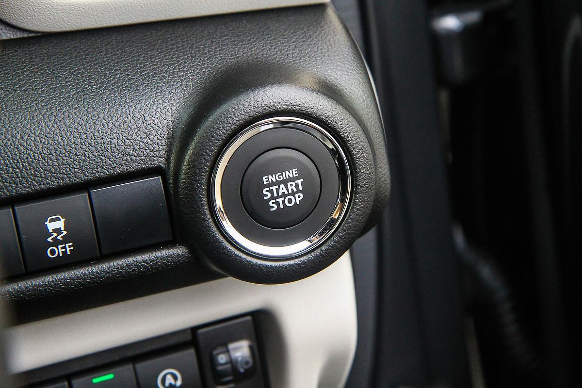 2025 Suzuki Swift Hybrid UZ