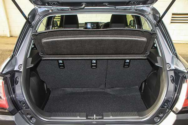 2025 Suzuki Swift Hybrid UZ