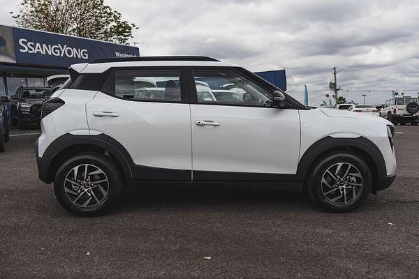 2025 Mahindra XUV3XO AX5L