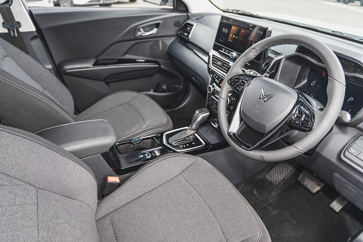 2025 Mahindra XUV3XO AX5L