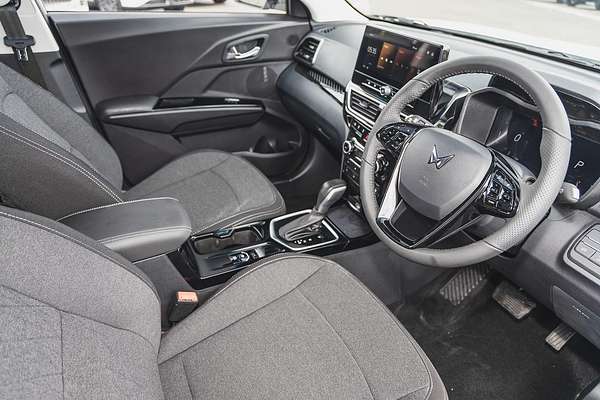 2025 Mahindra XUV3XO AX5L