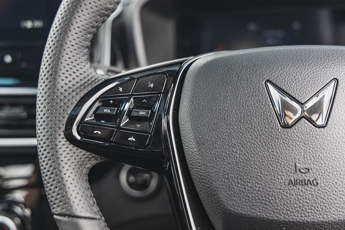 2025 Mahindra XUV3XO AX5L