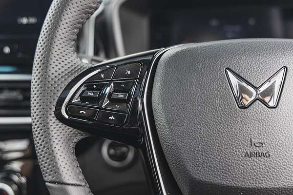 2025 Mahindra XUV3XO AX5L