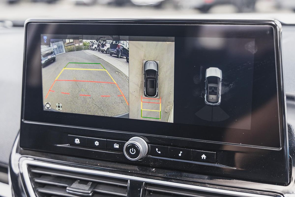 2025 Mahindra XUV3XO AX5L