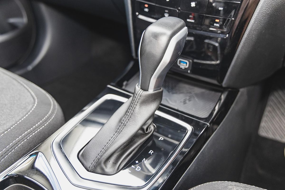 2025 Mahindra XUV3XO AX5L