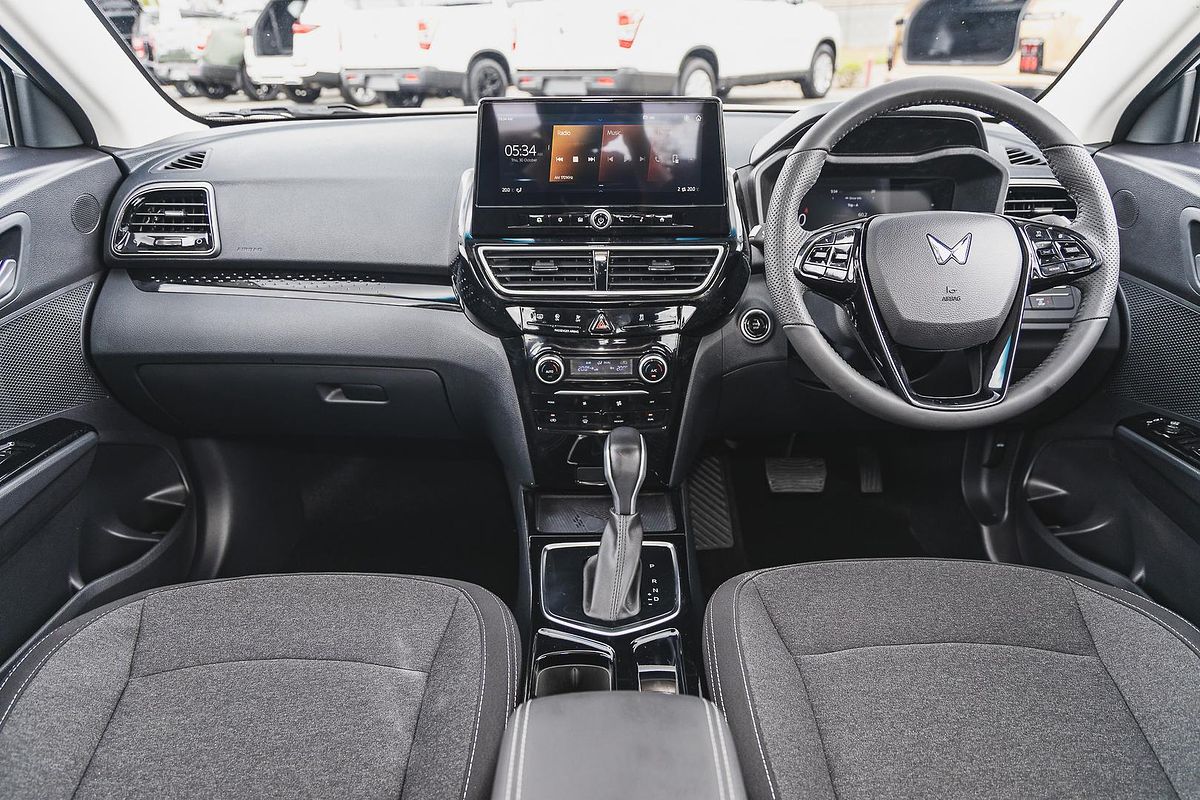 2025 Mahindra XUV3XO AX5L