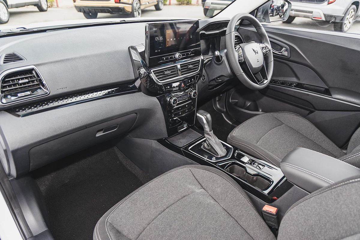 2025 Mahindra XUV3XO AX5L