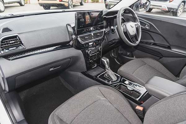 2025 Mahindra XUV3XO AX5L