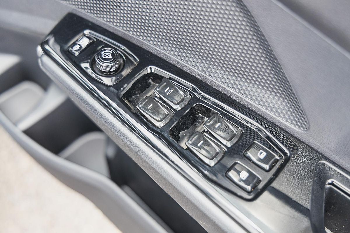 2025 Mahindra XUV3XO AX5L