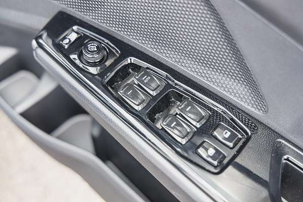 2025 Mahindra XUV3XO AX5L