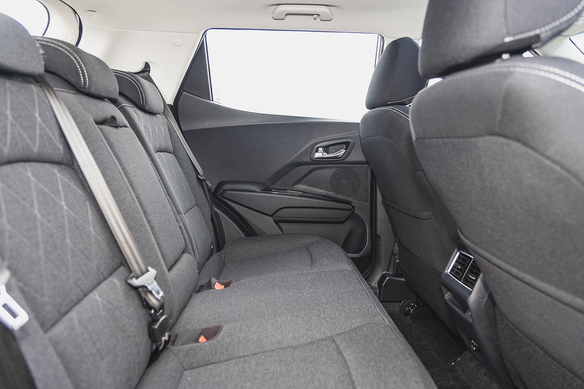 2025 Mahindra XUV3XO AX5L