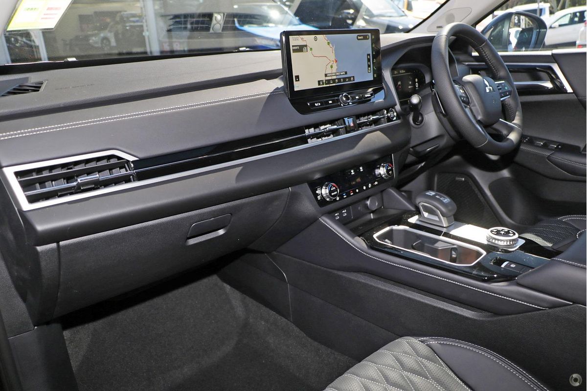 2025 Mitsubishi Outlander Exceed ZM